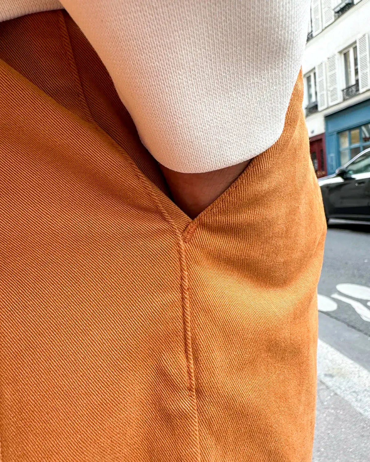 CHINO CAMEL NOIX | VINCE - – Image 4